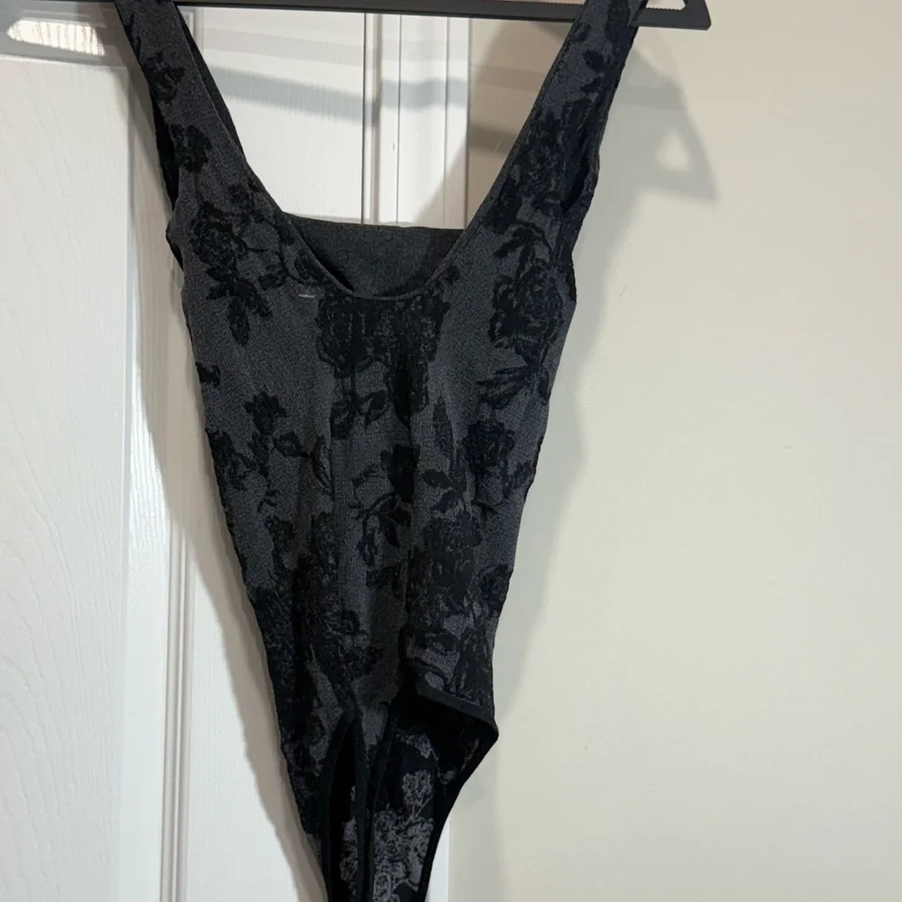 Free Poeple Send Love
Bodysuit in M/L - Picture 4 of 7